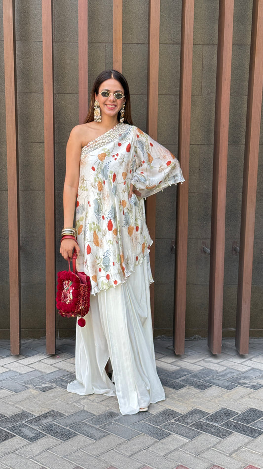 Sneha Advani in Taruni